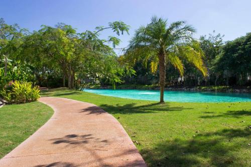 Modern House Surrounded By Nature in Mérida