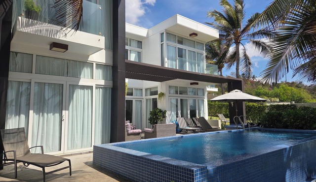 Modern Luxury 3-bedroom Villa on the beach in Mui Ne includes Breakfast