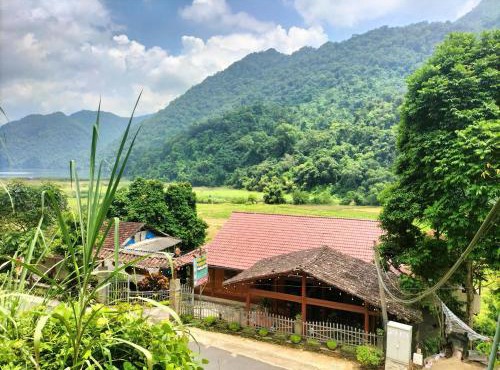 Nam Pé Tày Homestay - View hồ Ba Bể