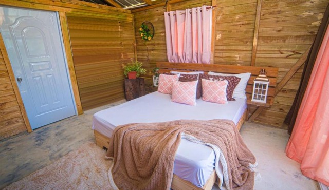 Natural Retreat with Jacuzzi and Stunning Views in Vista al Valle in La Colorada