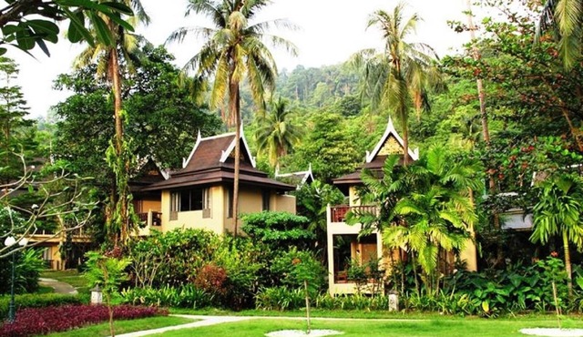 Near the beach, superior one bed with Garden view
