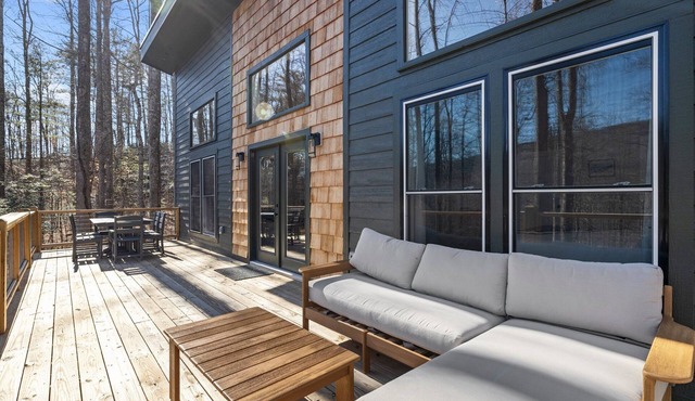 NEW Mountain Modern Hideaway! - Walk to Disc Golf in Marion