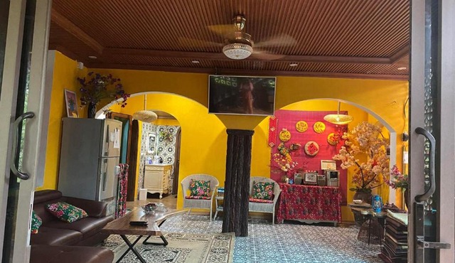 Nhà Bên Suối Retreat