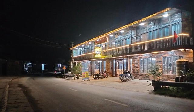 Nhà Bên Suối