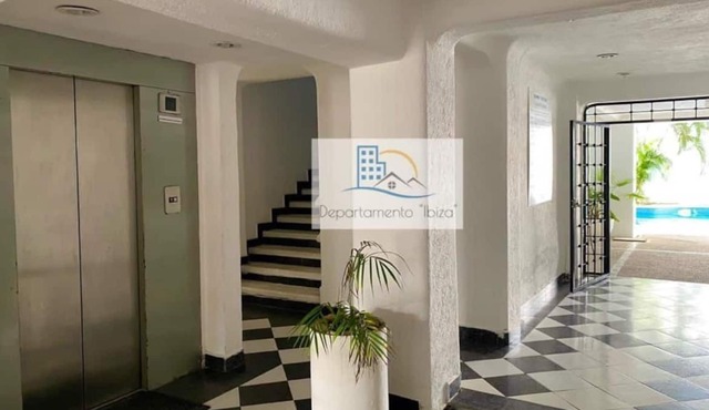 Nice apartment in Costera half a block from the beach in Acapulco de Juárez
