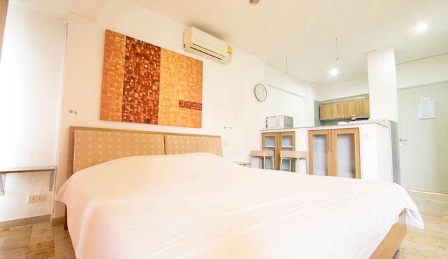 Night Bazaar Road - 40 Sqm - 3rd Floor - Work-From-Home w/Fully Fitted Kitchen in Muang Chiang Mai