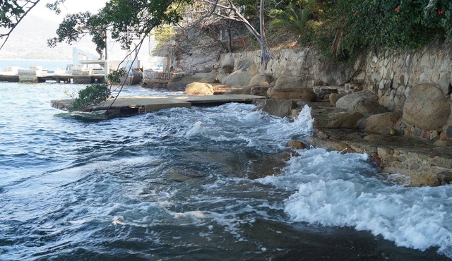 Ocean front house in traditional Acapulco, amazing view in a quiet place. in Acapulco