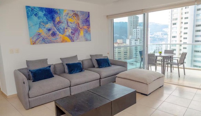 Ocean View Condo with Resort Amenities in Acapulco