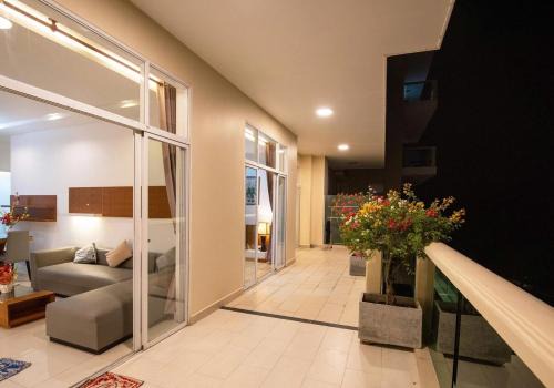 Ocean Vista Resort 2BR Apartment 130m2 with Large Balcony