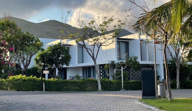 Oceanami Villas & Beach Club