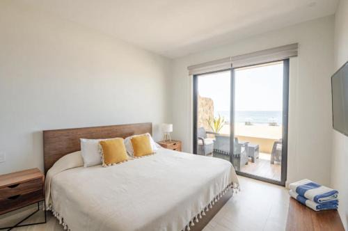 Oceanfront condo with terrace in San Francisco