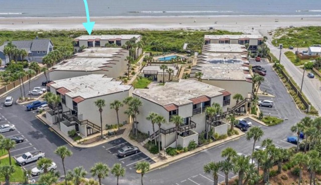 Oceanfront condo with resort amenities, beach access and pool in St. Augustine