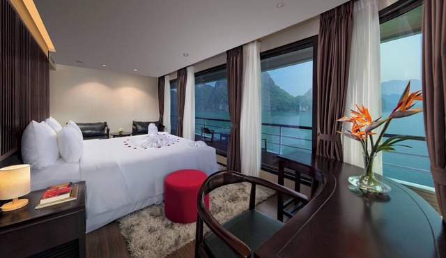 Onyx Room in Scarlet Pearl Cruise