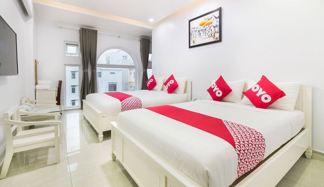OYO 652 Monaco Hotel