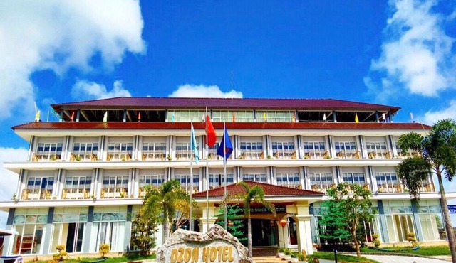 Ozon Hotel in Nam Can