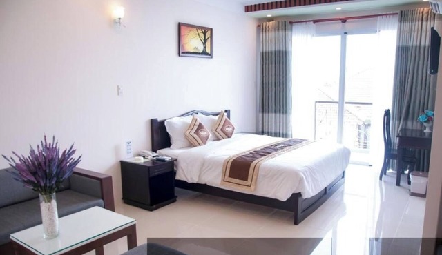 Ozon Hotel in Nam Can