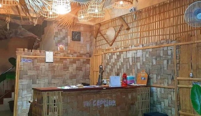 painting family hostel in Phanom
