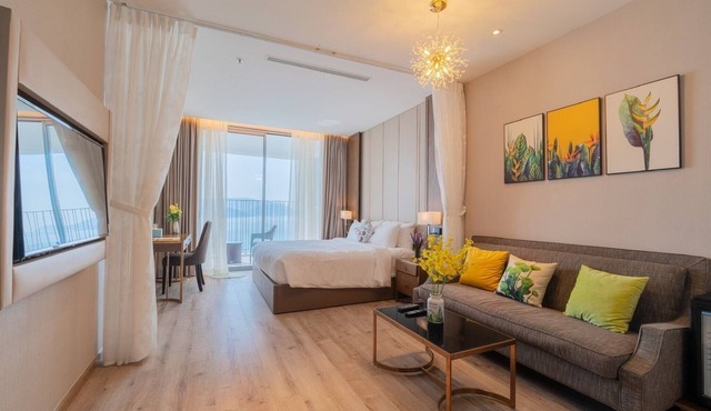 Panoramic sea-view 63 sqm apartment in centre with big balcony, gym and pools