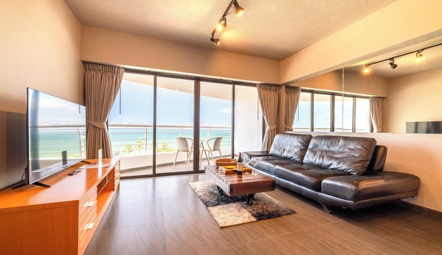 Pattaya Beachfront : Oceanview, Pool, Balcony, Gym in Muang Pattaya