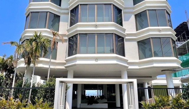 Pattaya Private Beachfront Property in เมืองพัทยา