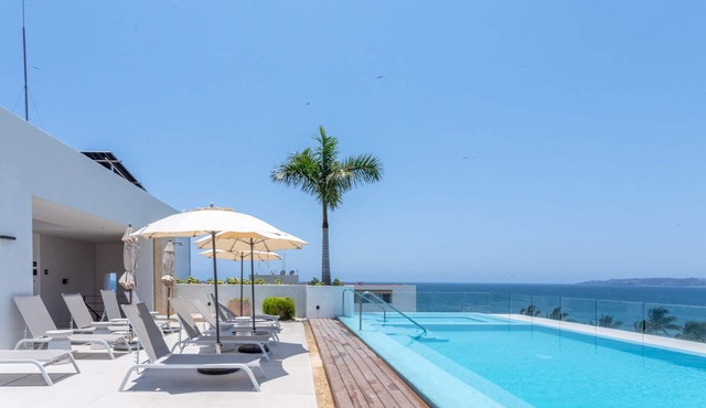 PAVILION 2BR, Rooftop Infinity Pool & Jacuzzi with AMAZING views of the ocean. in Bucerías