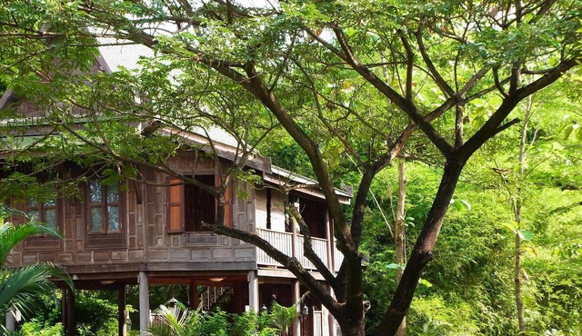 Peaceful Traditional Thai Wood House Experience w/Garden