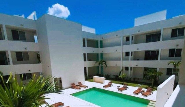 Penthouse w private pool and patio! Enjoy walks in the beach and amazing sunsets in chicxlulb