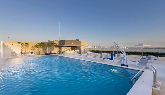 Perfect For The Whole Family! 2 Relaxing Units, Free Parking & Breakfast, Pool in Mérida