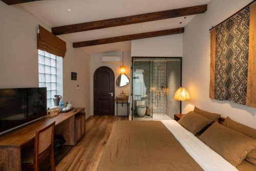 Phen Art House, Artistic Living in the Heart of Old Quarter in Hanoi