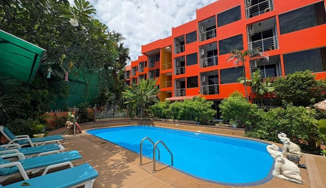Porterhouse beach hotel - Patong beachfront small economic room with free wifi! in Tambon Patong