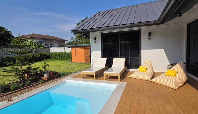 Private 3-bedroom Pool Villa in Sukhumvit, 15-mins to skytrain in Bang Chak / Pra Khanong