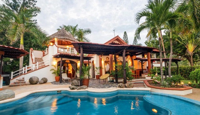 Private Beachfront Villa, Pool, Jacuzzi & Meals in Platanitos