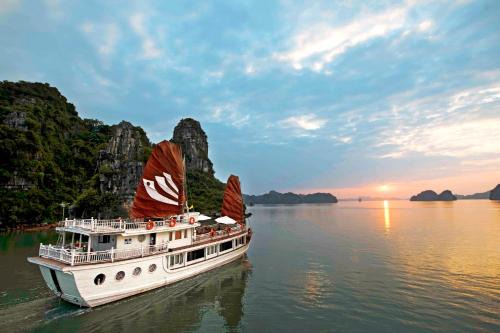 Private Bhaya Legend Cruise in Ha Long