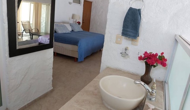 Private European Chalet - Pool - Lake - Volcanoes View - 15 People in Tequesquitengo