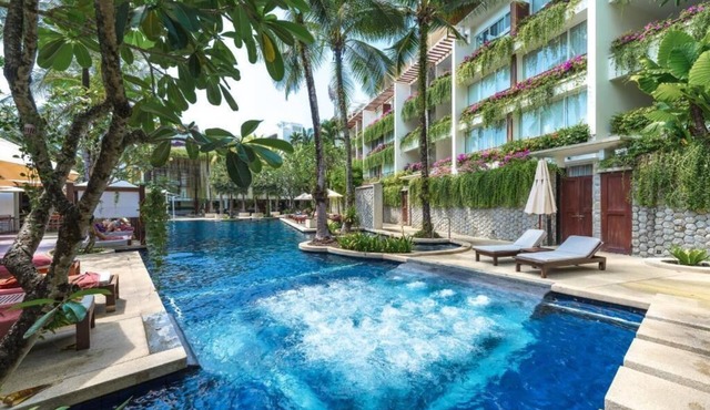 Private Pool Residence, 5 bedrooms, 5 bathrooms, 500 sqm size, at Surin Beach in Tambon Choeng Thale