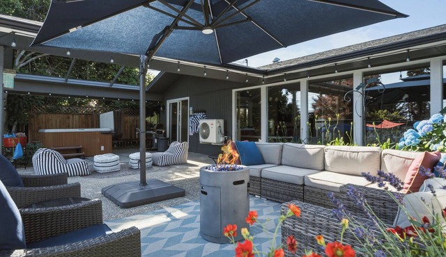 Private Pool & Basketball Spacious 3BR Sleeps 9 in Wenatchee
