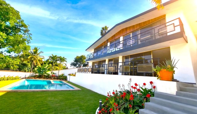Private pool, garden, 4 bedrooms, parking FIFA2026 (pets welcome) in Cuernavaca