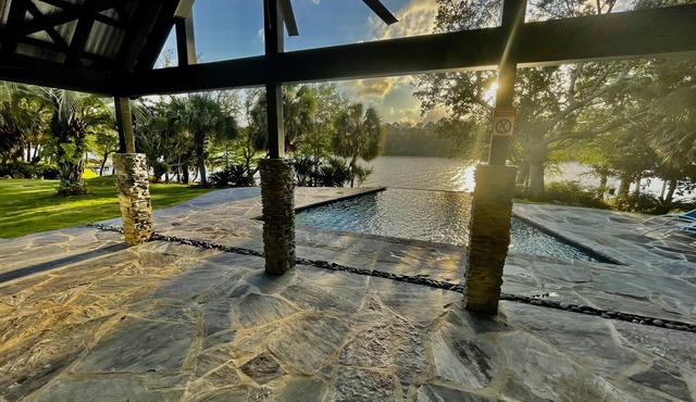 Private Villa + Private Beach + Boat + Infinity Pool + Kayaks in Elberta