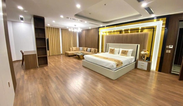 Queen Hotel Hoàng Gia