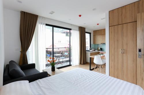 Quiet Hoang Quoc Viet Hotel & apartment