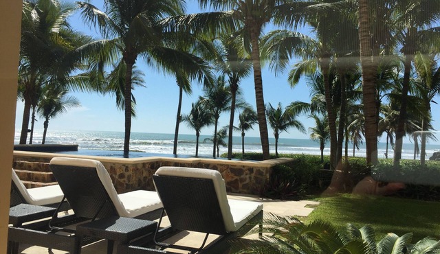 Real Beachfront paradise apartment in Acapulco de Juárez