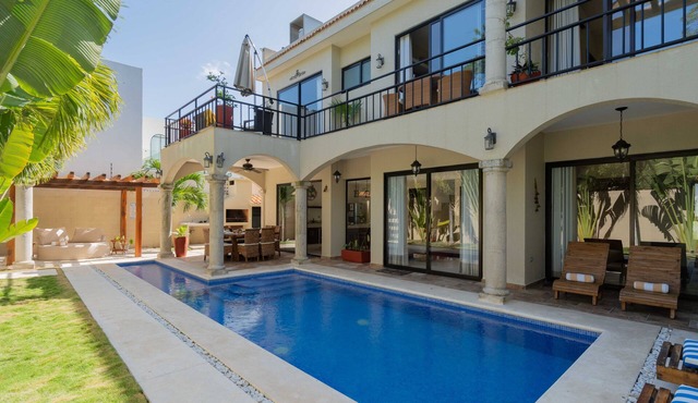 Relax in a Stunning Tulum Private Villa, Pool, Cabana, Terraces, 4BR, Sleeps 10 in Tulum