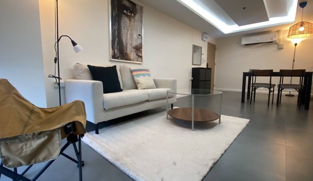 Renovated 2BR Condo Near BTS & Malls Local Charm