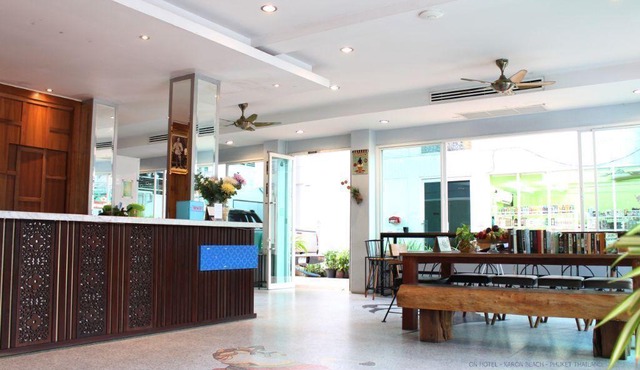 :) renovated standard room #17, 3 min walk to karon beach in phuket