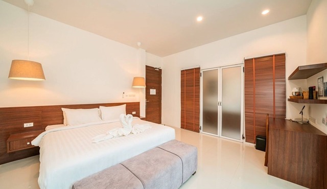Resto Sea Resort in Bang Saphan