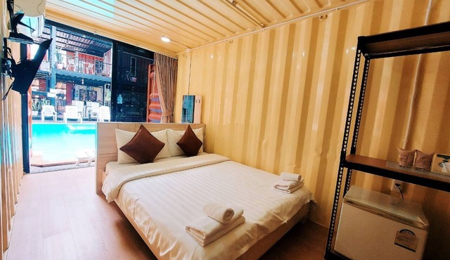 Retro Box Hotel in Chumphon