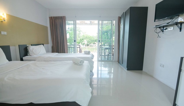 Reuan Chom Dao Resort in Chom Bueng