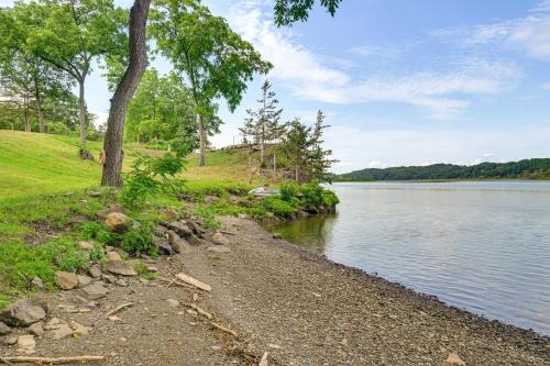 Riverfront Hudson Valley Gem w/Beach Access! in Athens
