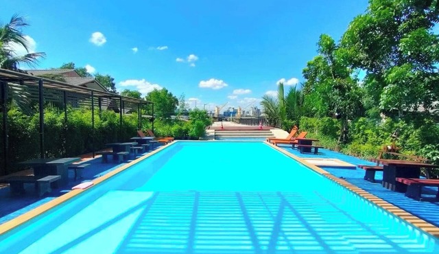 Riverside Pool Villa in Urban Oasis in วัดบางกอบัว