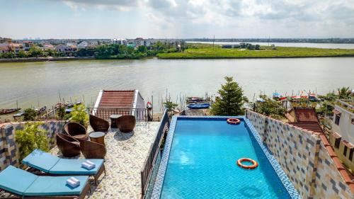 Rockmouse Centre River Villa in Hoi An